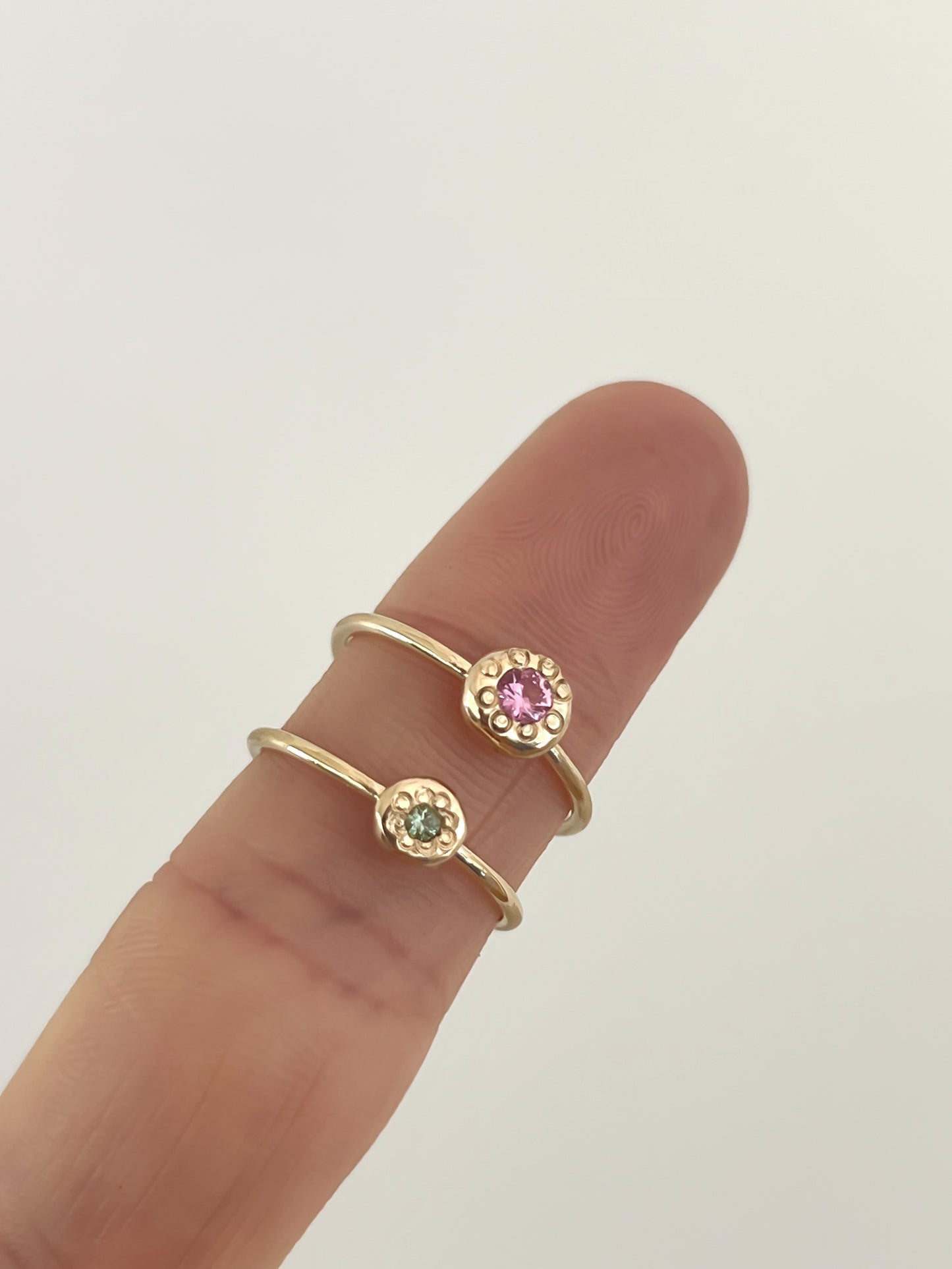 Australian 9ct Solid Gold Sapphire Pebble Ring