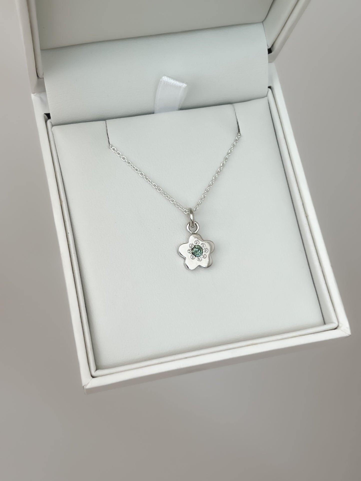 Daisy Chain Sapphire Necklace