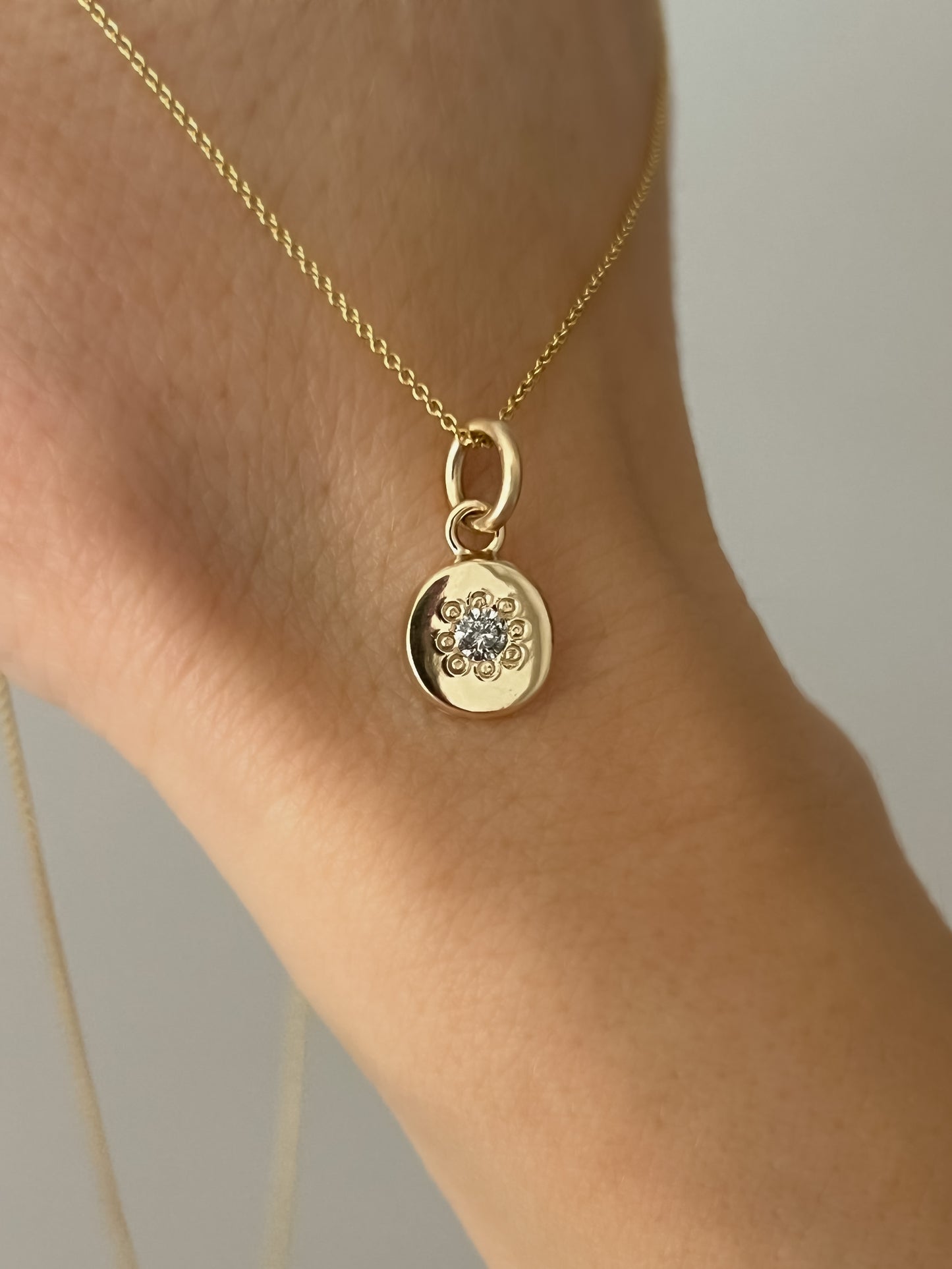 Australian 9ct Solid Gold and Salt & Pepper Pendant