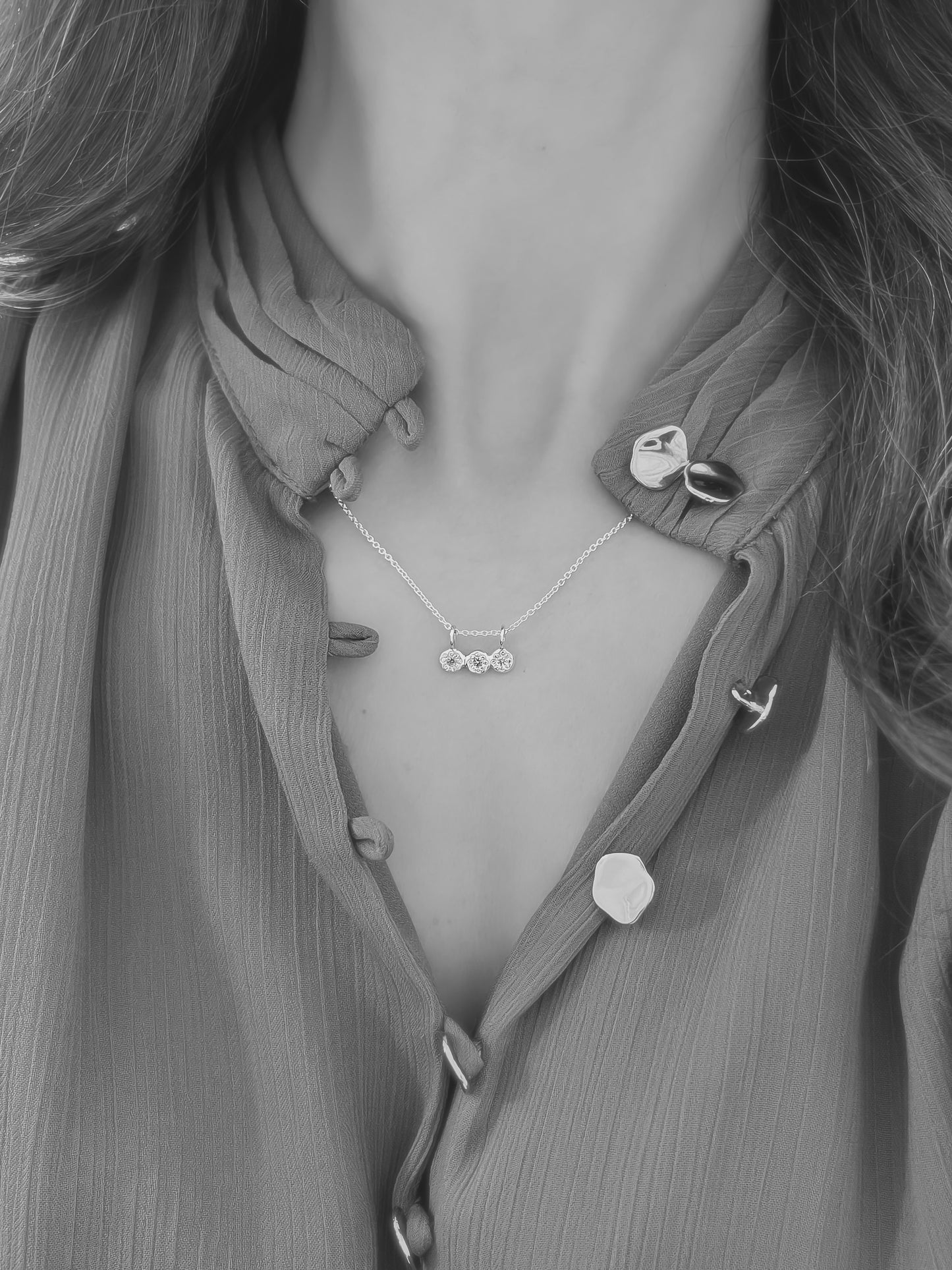 Australian 9ct Solid Gold Pebble Trio Necklace
