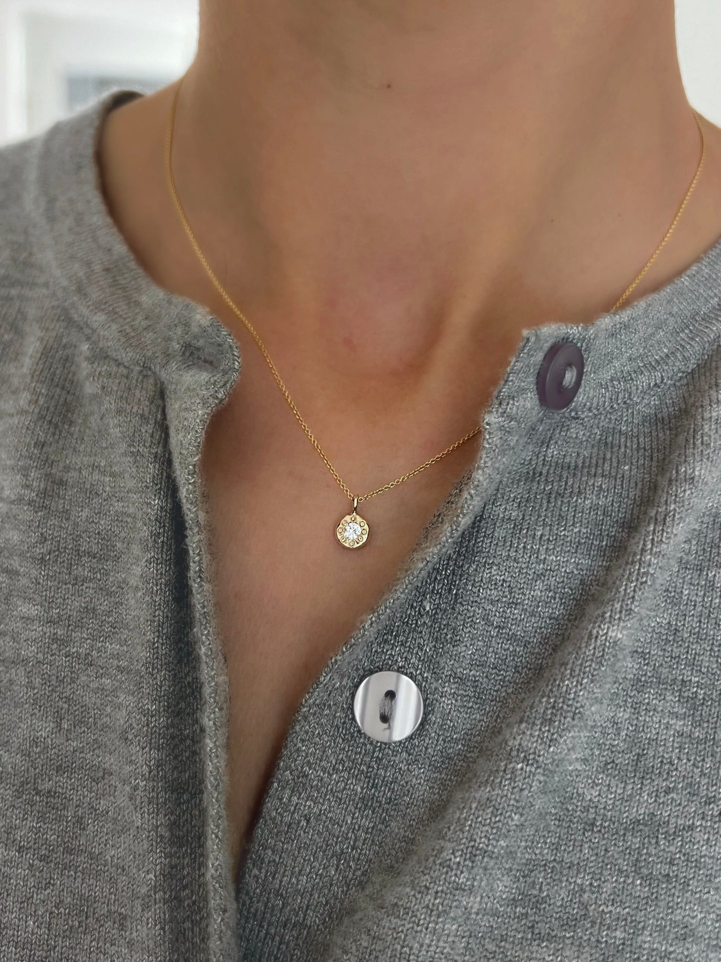 Australian 9ct Solid Gold Sapphire Pebble Necklace